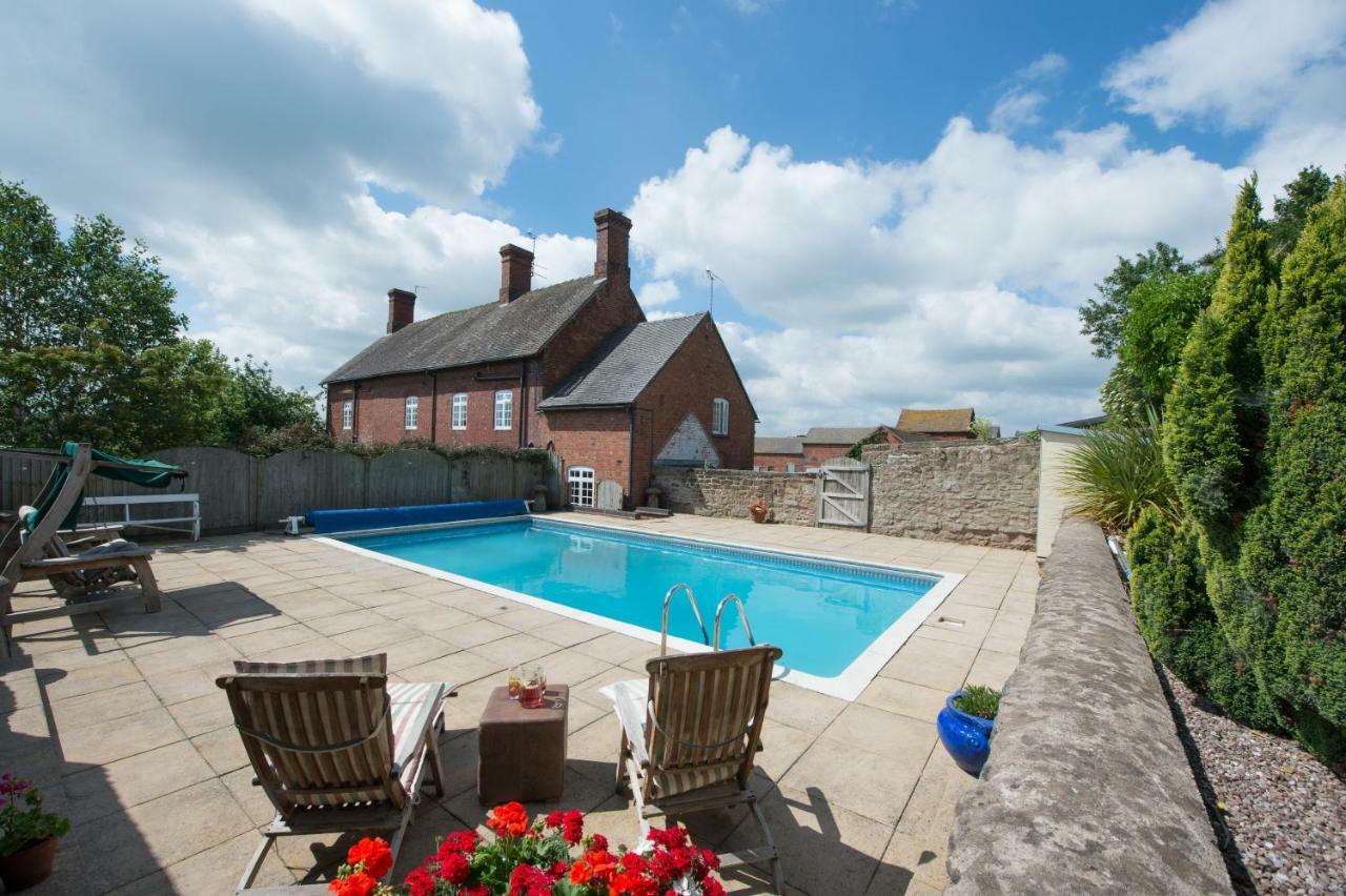 Moreton Hall Farm Bed and Breakfast Newport  Zewnętrze zdjęcie